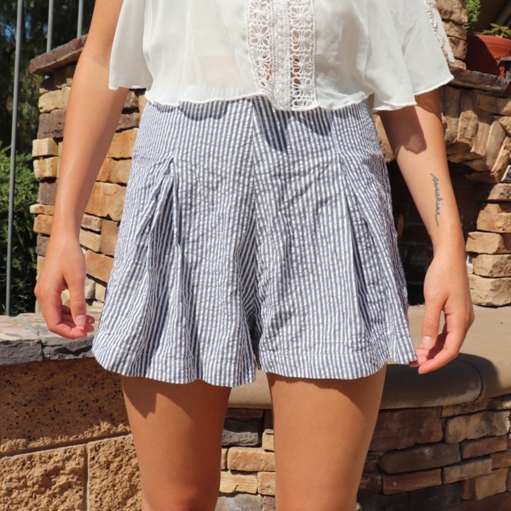 AMERICAN APPAREL STRIPED SHORTS
